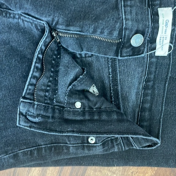 Gap straight leg jean. A true classic. - Picture 5 of 6